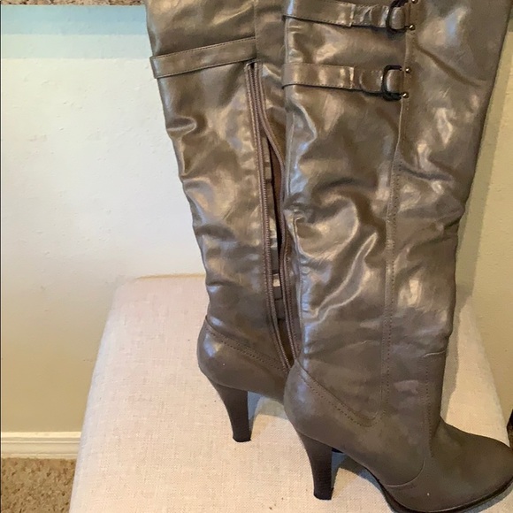 Knee high boots - Picture 2 of 3